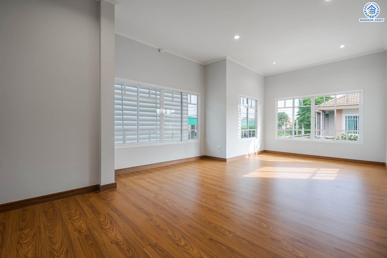 บ้านมือสองตกแต่งใหม่ ทำเลโซนเมือง! หลังมุม ม.ปัญฐิญา1 พระราม5 ตกแต่งดีไซน์ทันสมัย เนื้อที่ 55.5 ตร.ว. หลังใหญ่พร้อมอยู่ ฟังก์ชัน 3 ห้องนอน 3 ห้องน้ำ 2 ที่จอดรถ พร้อมเรือนรับรอง ทำเลศักยภาพ เชื่อมต่อถนนหลายสาย ใกล้รถไฟฟ้า "สถานีแยกติวานนท์"